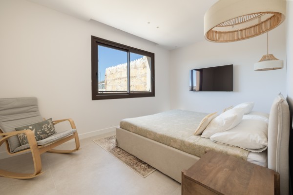 Эксклюзивный новый дом с бассейном в самом сердце Villafranca de Bonany