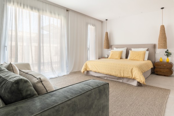 Эксклюзивный новый дом с бассейном в самом сердце Villafranca de Bonany