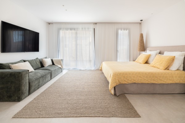 Эксклюзивный новый дом с бассейном в самом сердце Villafranca de Bonany