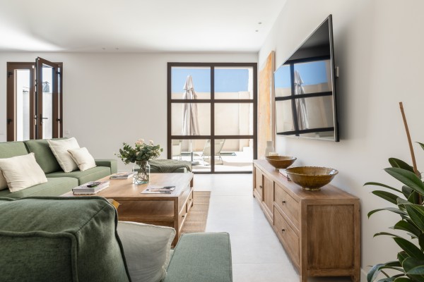 Эксклюзивный новый дом с бассейном в самом сердце Villafranca de Bonany