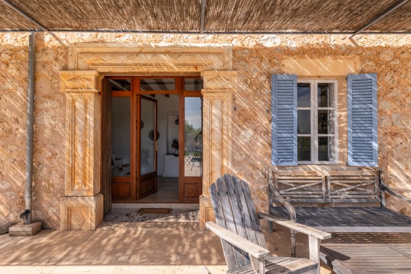 Mallorcan finca with holiday rental licence (6), pool and 25,000 m² near Lloseta