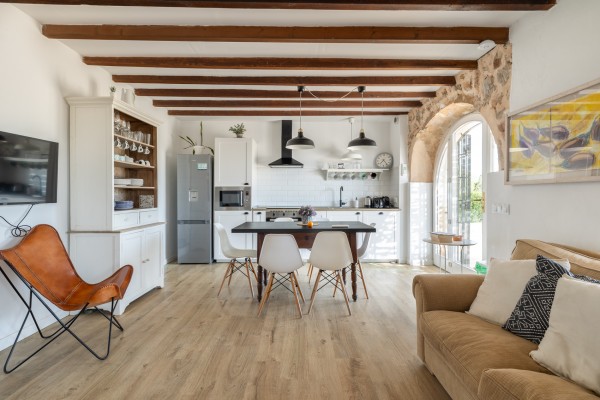 Mallorcan finca with holiday rental licence (6), pool and 25,000 m² near Lloseta