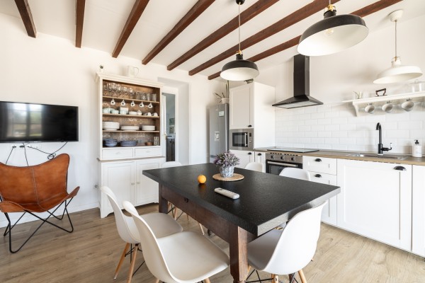 Mallorcan finca with holiday rental licence (6), pool and 25,000 m² near Lloseta