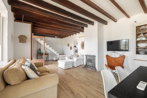 Mallorcan finca with holiday rental licence (6), pool and 25,000 m² near Lloseta