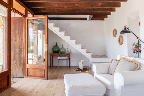 Mallorcan finca with holiday rental licence (6), pool and 25,000 m² near Lloseta