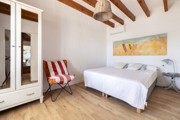 Mallorcan finca with holiday rental licence (6), pool and 25,000 m² near Lloseta