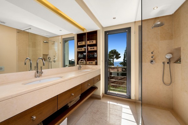 Moderne Villa mit atemberaubendem Meerblick