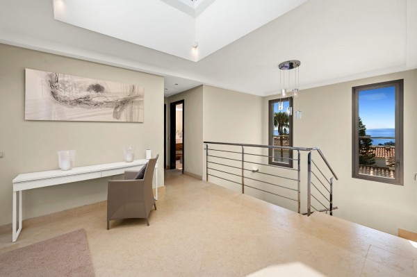 Moderne Villa mit atemberaubendem Meerblick