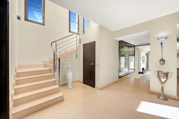 Moderne Villa mit atemberaubendem Meerblick