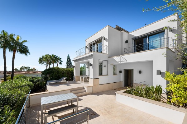 Moderne Villa mit atemberaubendem Meerblick