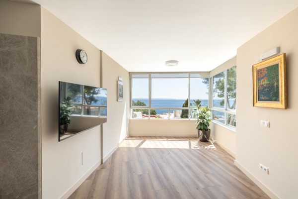 Oтремонтированная квартира с видом на море в престижном комплексе в Illetas