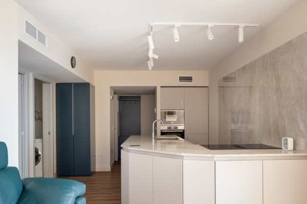 Oтремонтированная квартира с видом на море в престижном комплексе в Illetas