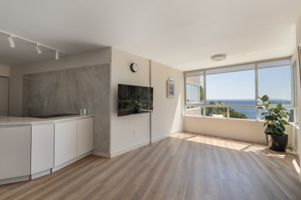 Oтремонтированная квартира с видом на море в престижном комплексе в Illetas