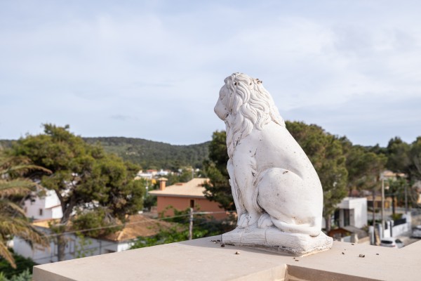 Эксклюзивный семейный дом с садом и бассейном в центре El Toro рядом с Port Adriano