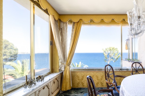 Investitionswohnung in erster Meereslinie mit Panoramablick auf die Bucht von Palma