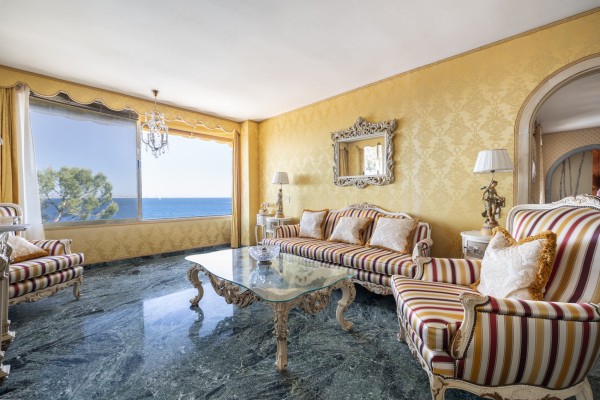 Investitionswohnung in erster Meereslinie mit Panoramablick auf die Bucht von Palma