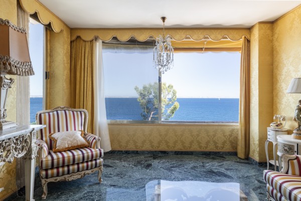 Investitionswohnung in erster Meereslinie mit Panoramablick auf die Bucht von Palma