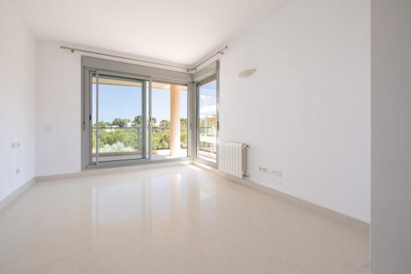 Bright apartment with sea views and great potential in Floresta de Mar