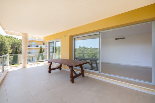 Bright apartment with sea views and great potential in Floresta de Mar