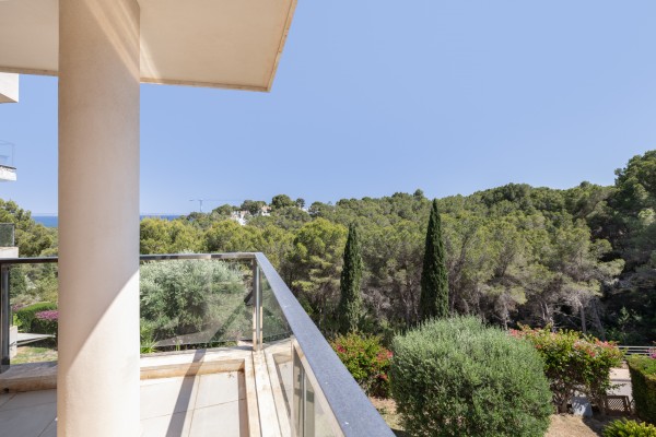 Bright apartment with sea views and great potential in Floresta de Mar