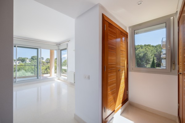Bright apartment with sea views and great potential in Floresta de Mar