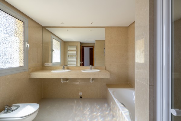 Bright apartment with sea views and great potential in Floresta de Mar
