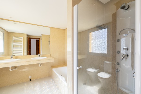Bright apartment with sea views and great potential in Floresta de Mar