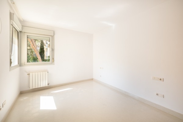 Bright apartment with sea views and great potential in Floresta de Mar