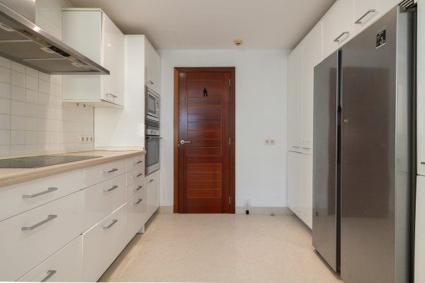 Bright apartment with sea views and great potential in Floresta de Mar