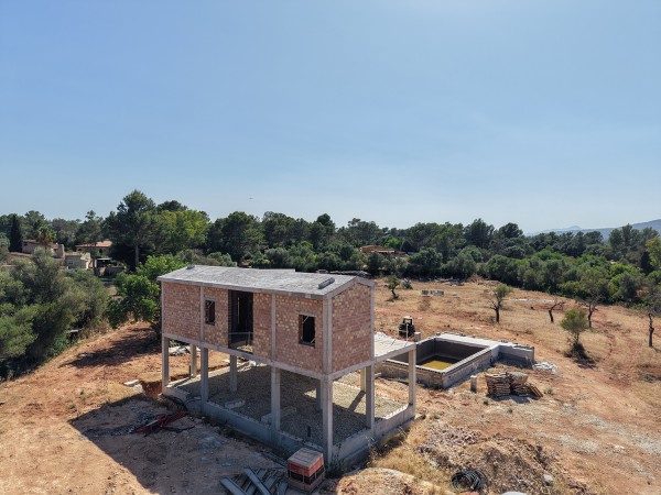 Casa de campo mediterránea en construcción con piscina y gran parcela en Sencelles