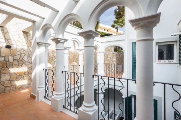 Renovated duplex apartment with spacious private terraces in Cas Català