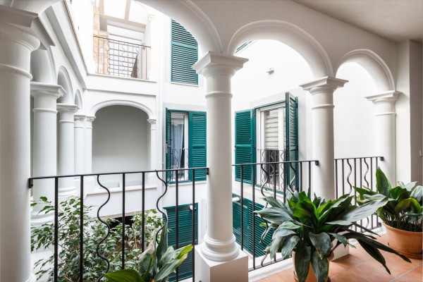 Renovated duplex apartment with spacious private terraces in Cas Català