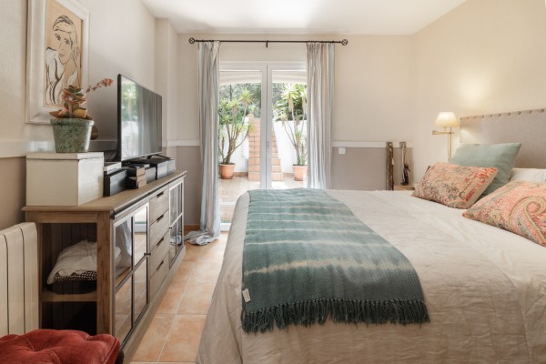 Renovated duplex apartment with spacious private terraces in Cas Català