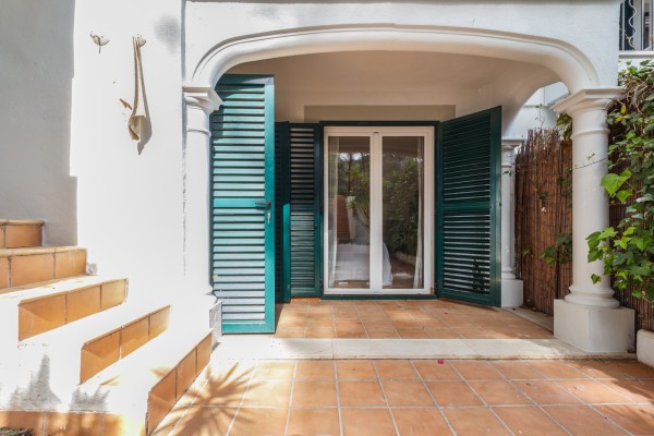 Renovated duplex apartment with spacious private terraces in Cas Català