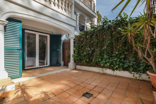 Renovated duplex apartment with spacious private terraces in Cas Català