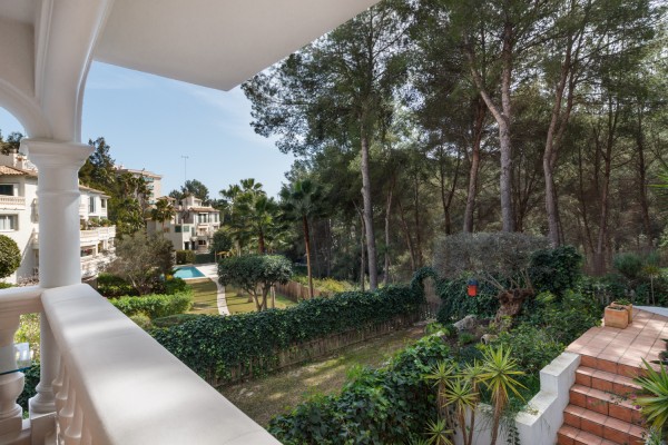 Renovated duplex apartment with spacious private terraces in Cas Català