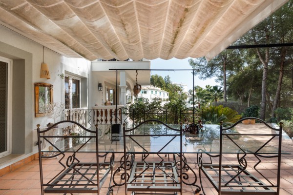 Renovated duplex apartment with spacious private terraces in Cas Català