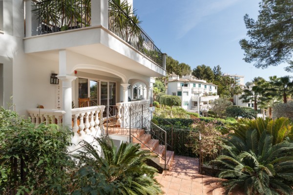 Renovated duplex apartment with spacious private terraces in Cas Català