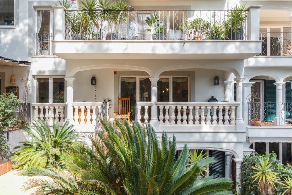 Renovated duplex apartment with spacious private terraces in Cas Català