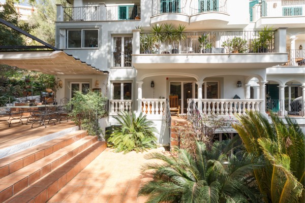 Renovated duplex apartment with spacious private terraces in Cas Català