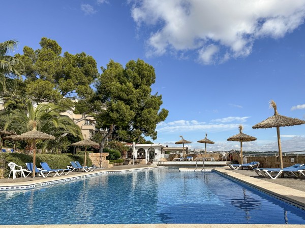 Apartment with terrace in the iconic Zodiac Residence in Illetas