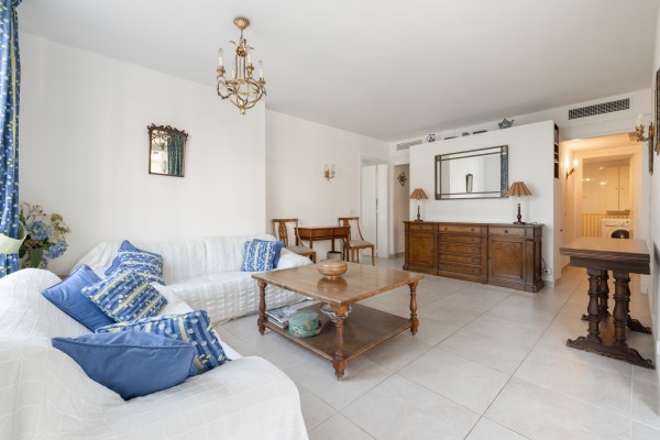 Apartment with terrace in the iconic Zodiac Residence in Illetas