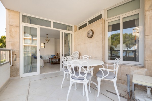 Apartment with terrace in the iconic Zodiac Residence in Illetas