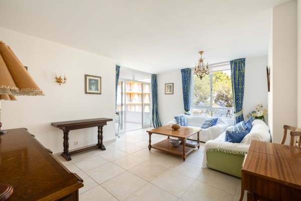 Apartment with terrace in the iconic Zodiac Residence in Illetas