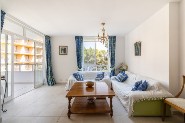 Apartment with terrace in the iconic Zodiac Residence in Illetas
