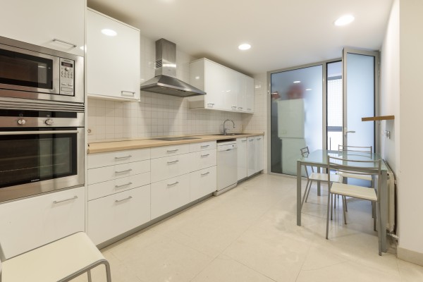 Spacious 4-bedroom apartment with terrace and sea views in Sol de Mallorca