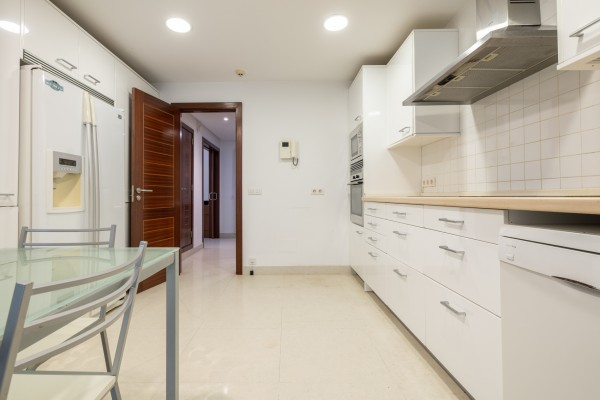 Spacious 4-bedroom apartment with terrace and sea views in Sol de Mallorca