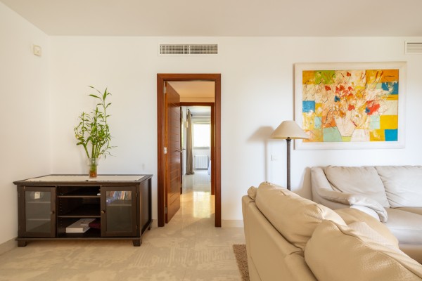 Spacious 4-bedroom apartment with terrace and sea views in Sol de Mallorca