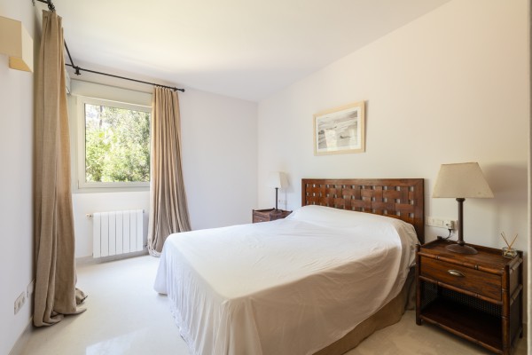 Spacious 4-bedroom apartment with terrace and sea views in Sol de Mallorca