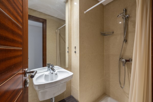Spacious 4-bedroom apartment with terrace and sea views in Sol de Mallorca